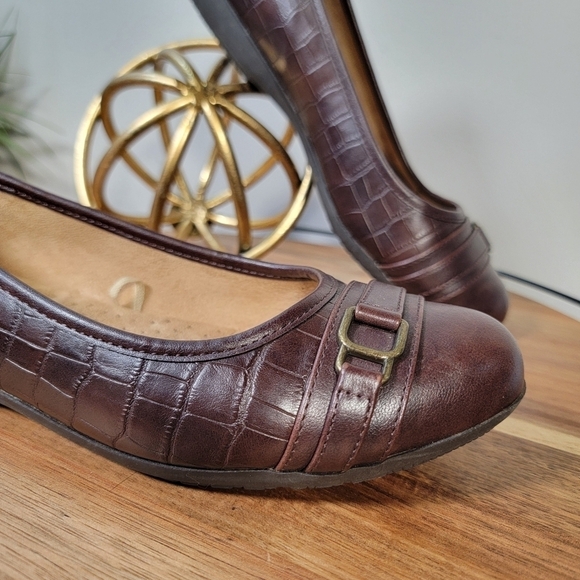 Croft and Barrow Brown Vegan Leather Croc Embossed Ballet Flats Size 8.5 - Picture 16 of 17